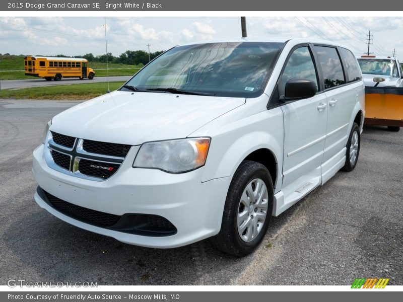 Bright White / Black 2015 Dodge Grand Caravan SE