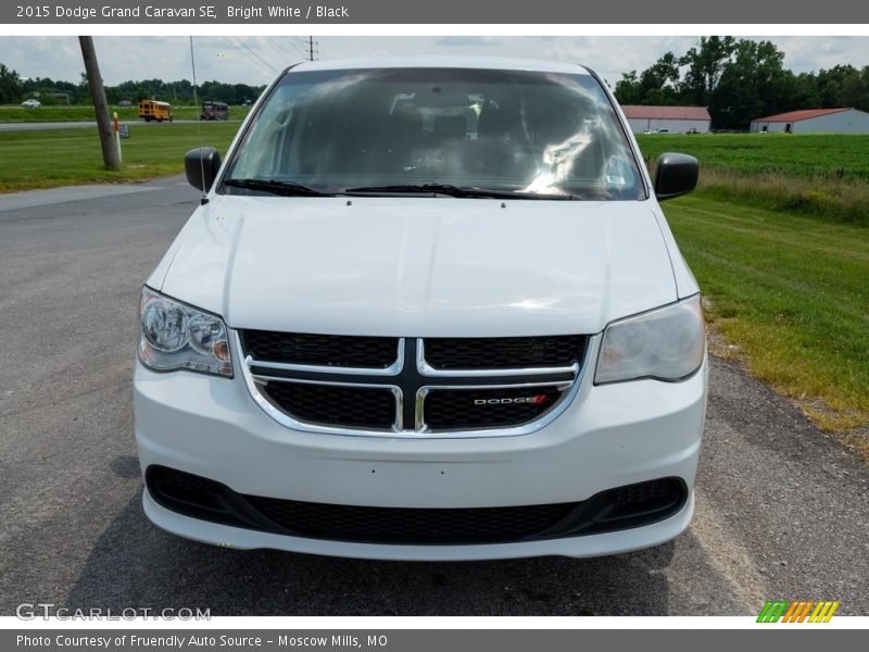 Bright White / Black 2015 Dodge Grand Caravan SE