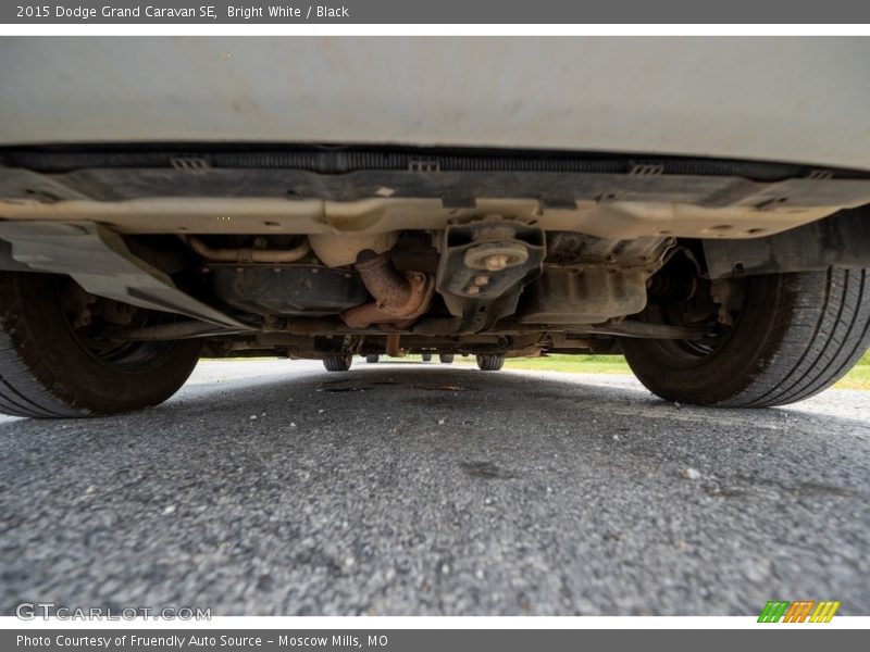 Bright White / Black 2015 Dodge Grand Caravan SE
