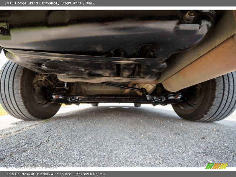 Bright White / Black 2015 Dodge Grand Caravan SE