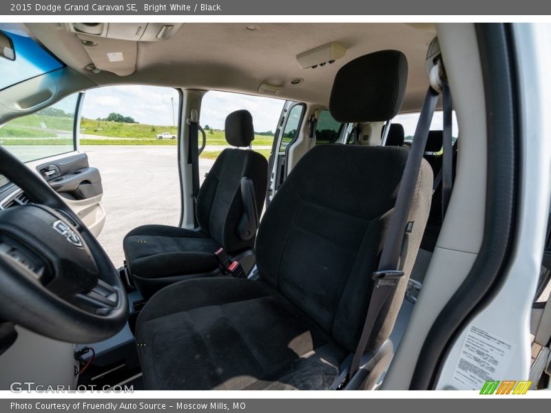 Bright White / Black 2015 Dodge Grand Caravan SE