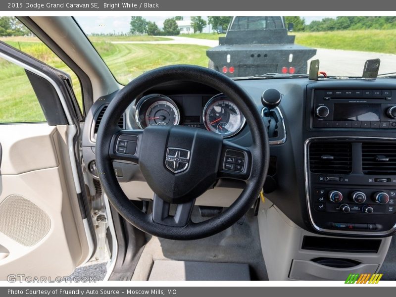 Bright White / Black 2015 Dodge Grand Caravan SE