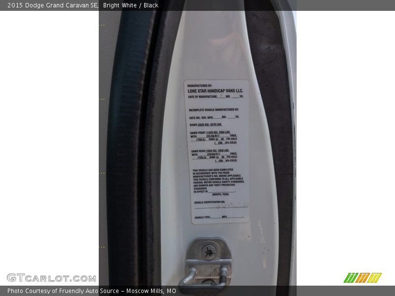 Bright White / Black 2015 Dodge Grand Caravan SE