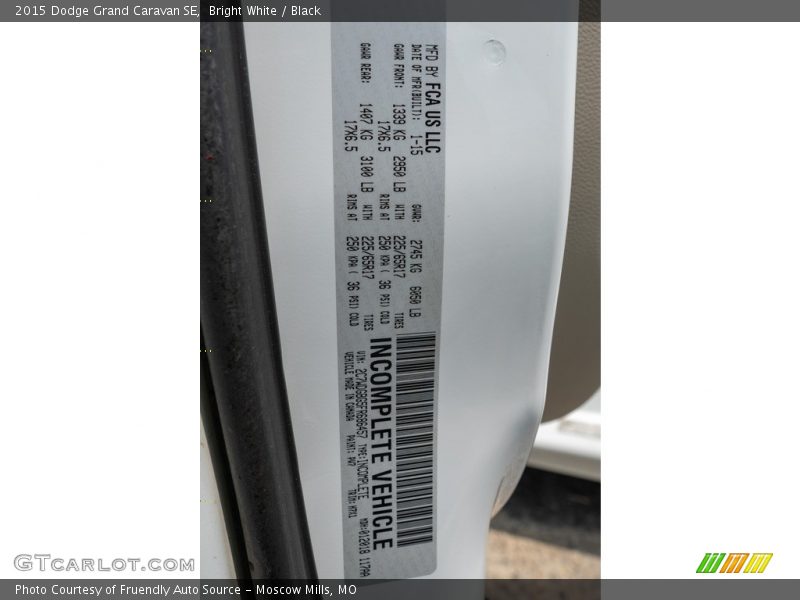 Bright White / Black 2015 Dodge Grand Caravan SE