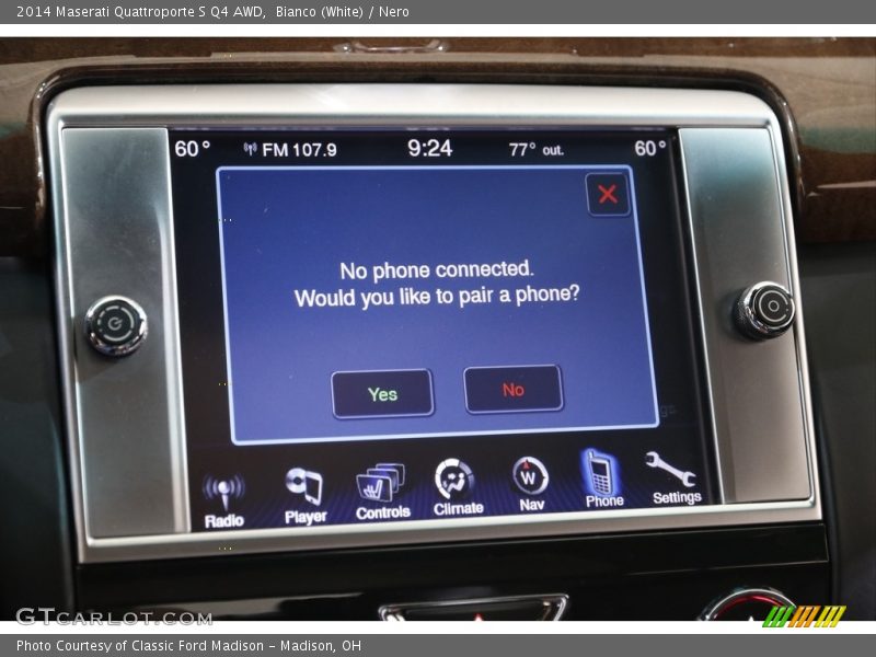 Bianco (White) / Nero 2014 Maserati Quattroporte S Q4 AWD