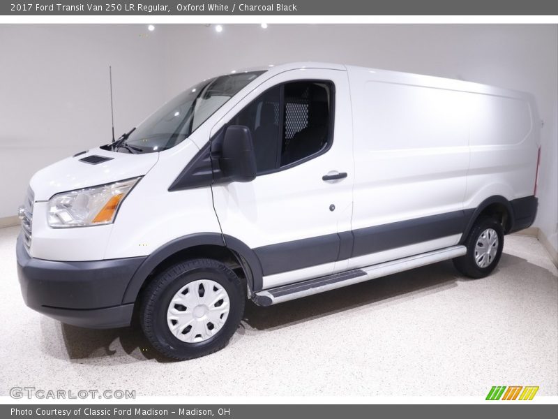 Front 3/4 View of 2017 Transit Van 250 LR Regular