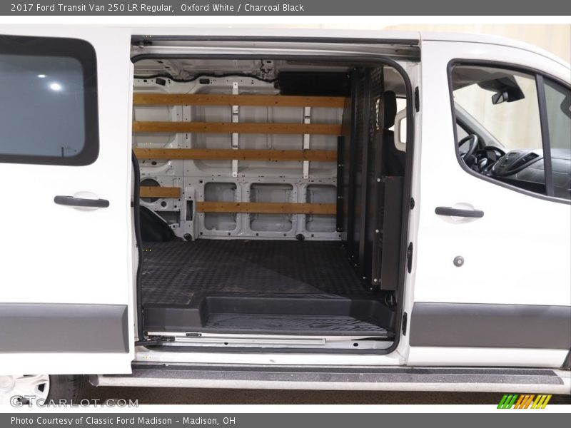 Oxford White / Charcoal Black 2017 Ford Transit Van 250 LR Regular