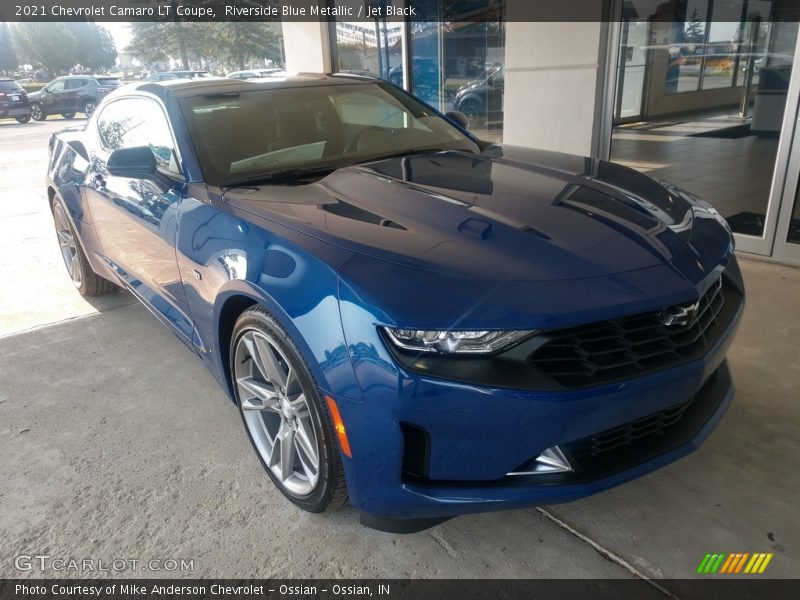 Front 3/4 View of 2021 Camaro LT Coupe