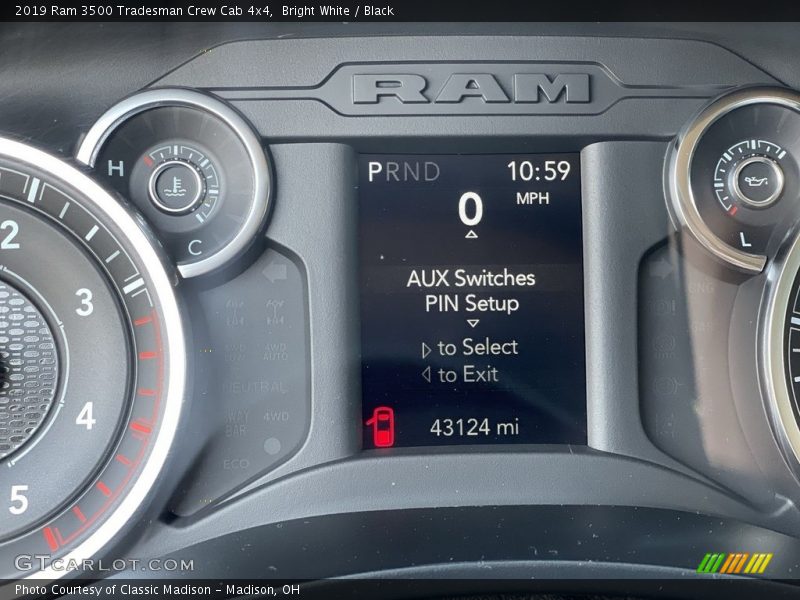 Bright White / Black 2019 Ram 3500 Tradesman Crew Cab 4x4