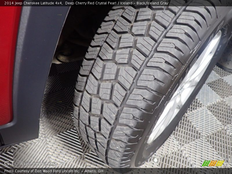Deep Cherry Red Crystal Pearl / Iceland - Black/Iceland Gray 2014 Jeep Cherokee Latitude 4x4