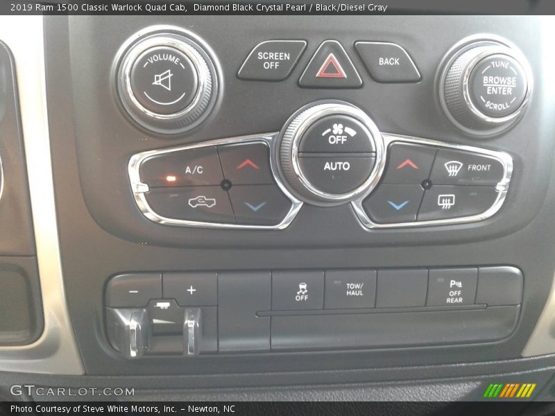 Diamond Black Crystal Pearl / Black/Diesel Gray 2019 Ram 1500 Classic Warlock Quad Cab