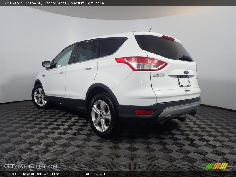 Oxford White / Medium Light Stone 2016 Ford Escape SE