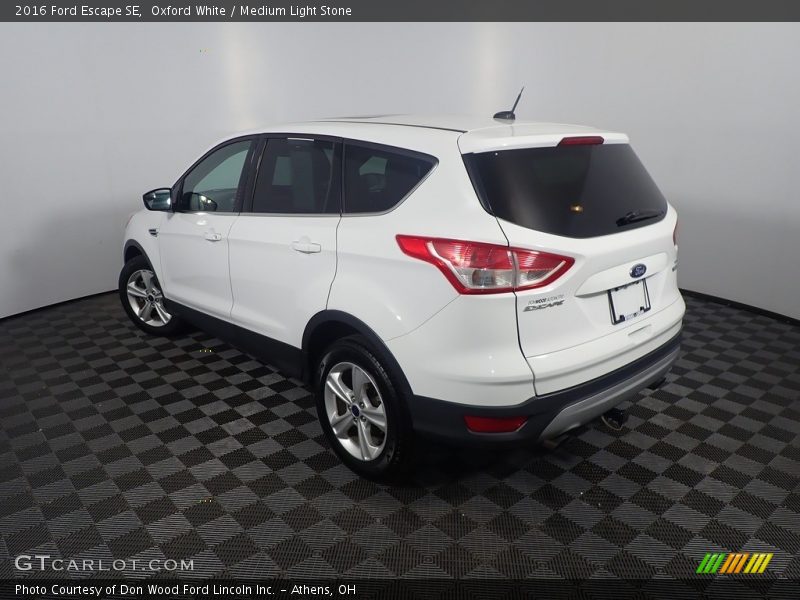 Oxford White / Medium Light Stone 2016 Ford Escape SE