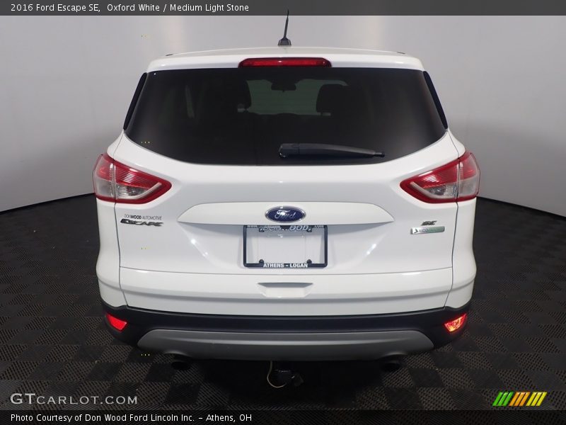 Oxford White / Medium Light Stone 2016 Ford Escape SE