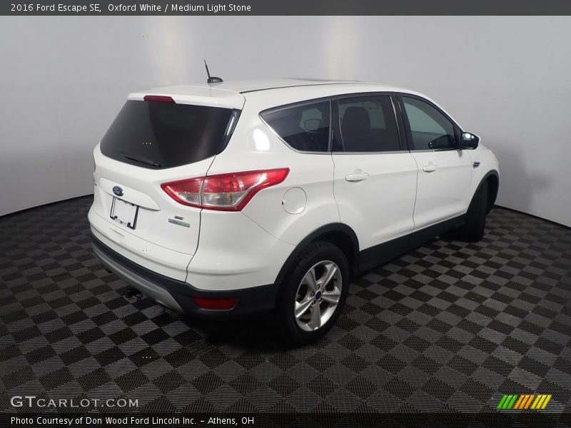Oxford White / Medium Light Stone 2016 Ford Escape SE