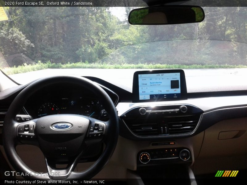 Oxford White / Sandstone 2020 Ford Escape SE