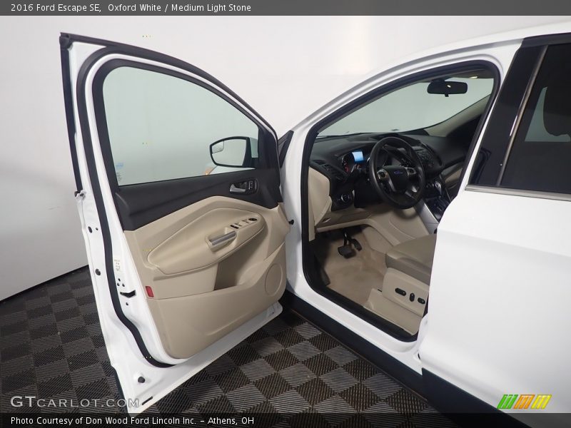 Oxford White / Medium Light Stone 2016 Ford Escape SE