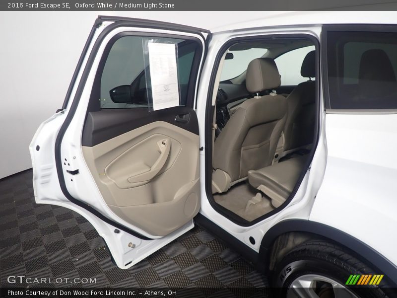 Oxford White / Medium Light Stone 2016 Ford Escape SE