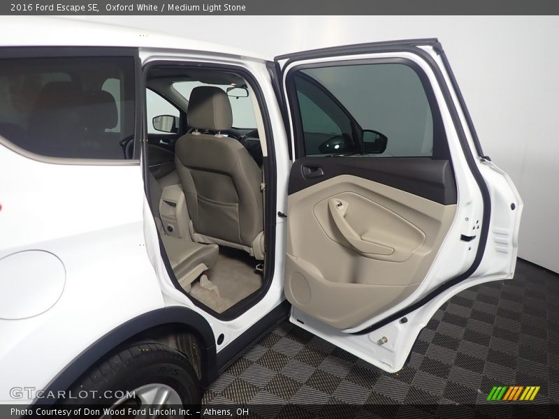 Oxford White / Medium Light Stone 2016 Ford Escape SE
