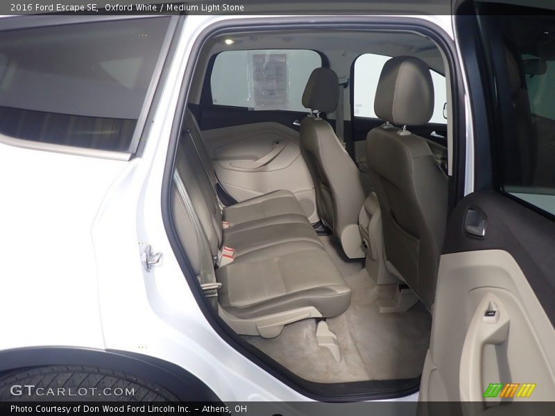 Oxford White / Medium Light Stone 2016 Ford Escape SE