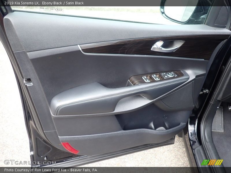 Ebony Black / Satin Black 2019 Kia Sorento LX