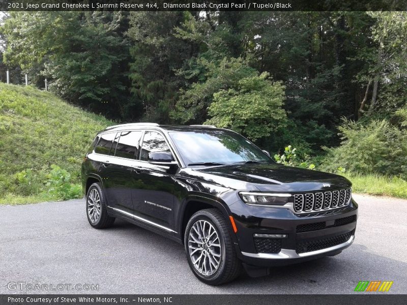 Front 3/4 View of 2021 Grand Cherokee L Summit Reserve 4x4