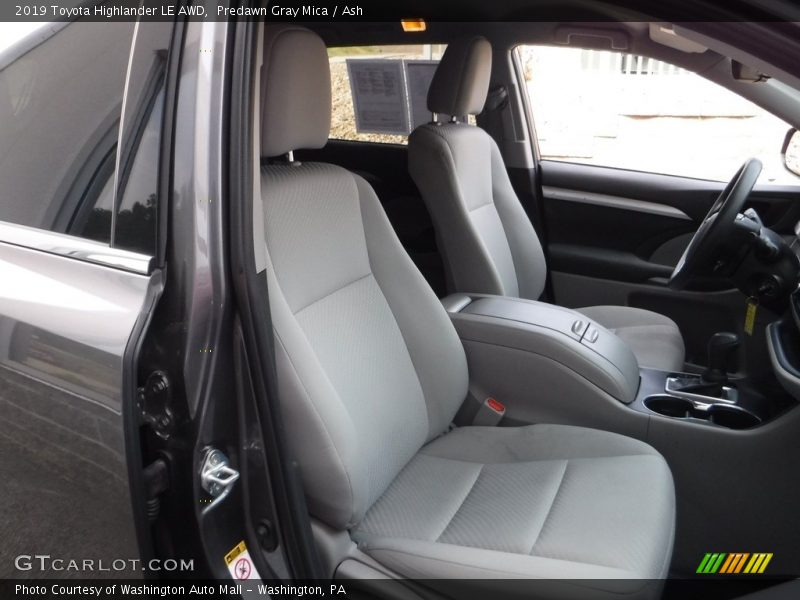 Predawn Gray Mica / Ash 2019 Toyota Highlander LE AWD