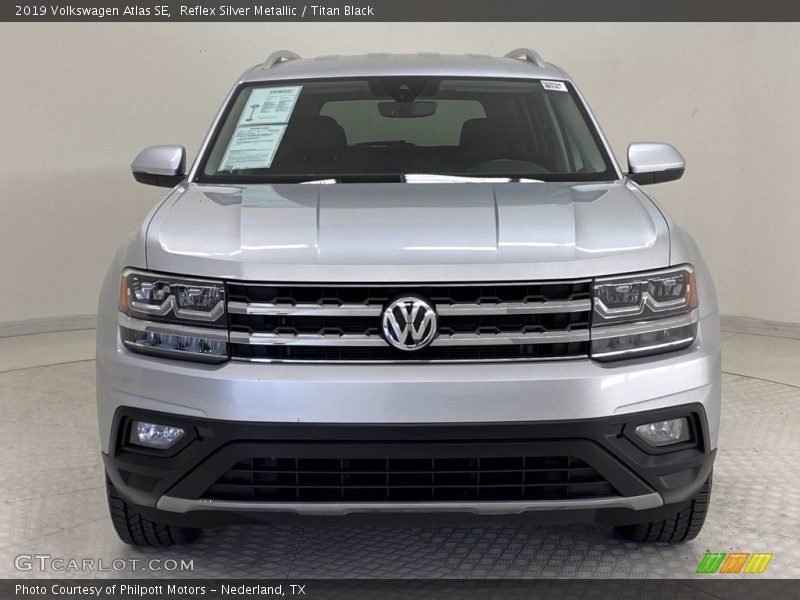 Reflex Silver Metallic / Titan Black 2019 Volkswagen Atlas SE