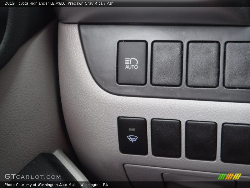 Predawn Gray Mica / Ash 2019 Toyota Highlander LE AWD