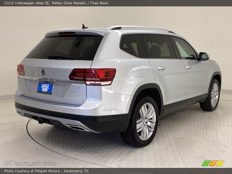 Reflex Silver Metallic / Titan Black 2019 Volkswagen Atlas SE