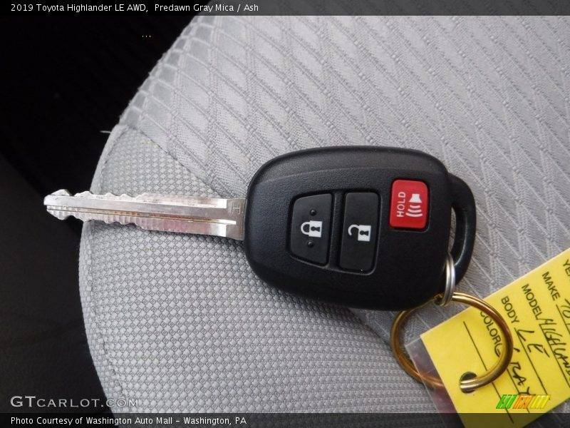 Predawn Gray Mica / Ash 2019 Toyota Highlander LE AWD