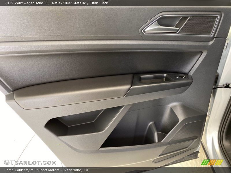 Reflex Silver Metallic / Titan Black 2019 Volkswagen Atlas SE