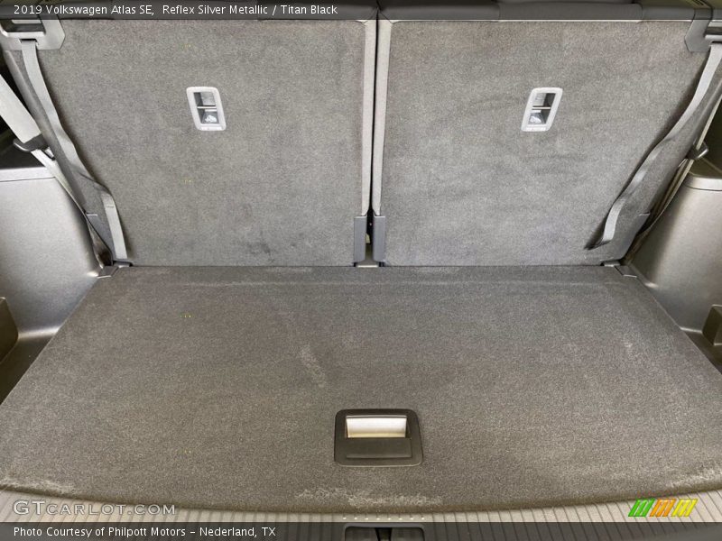 Reflex Silver Metallic / Titan Black 2019 Volkswagen Atlas SE