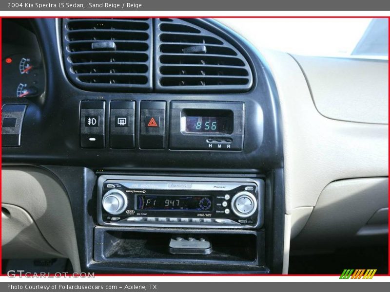 Sand Beige / Beige 2004 Kia Spectra LS Sedan