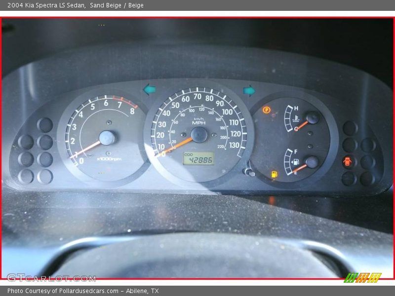 Sand Beige / Beige 2004 Kia Spectra LS Sedan