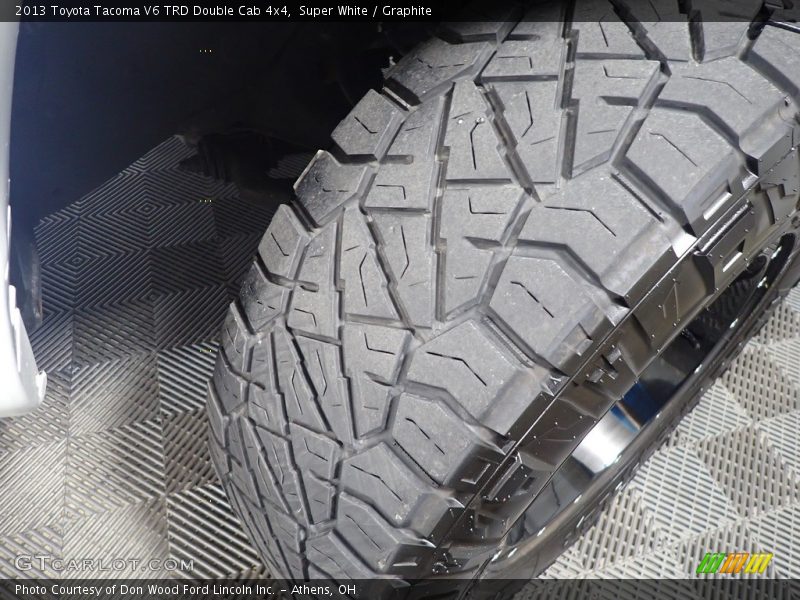 Super White / Graphite 2013 Toyota Tacoma V6 TRD Double Cab 4x4
