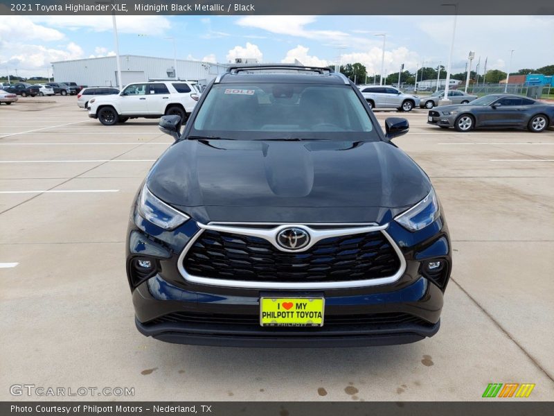 Midnight Black Metallic / Black 2021 Toyota Highlander XLE