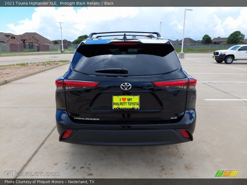 Midnight Black Metallic / Black 2021 Toyota Highlander XLE