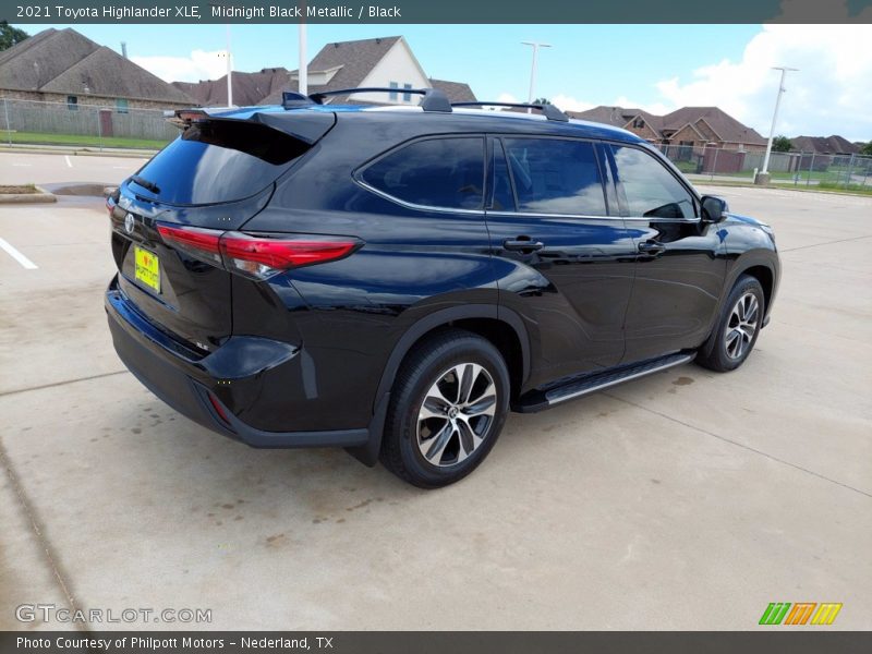 Midnight Black Metallic / Black 2021 Toyota Highlander XLE