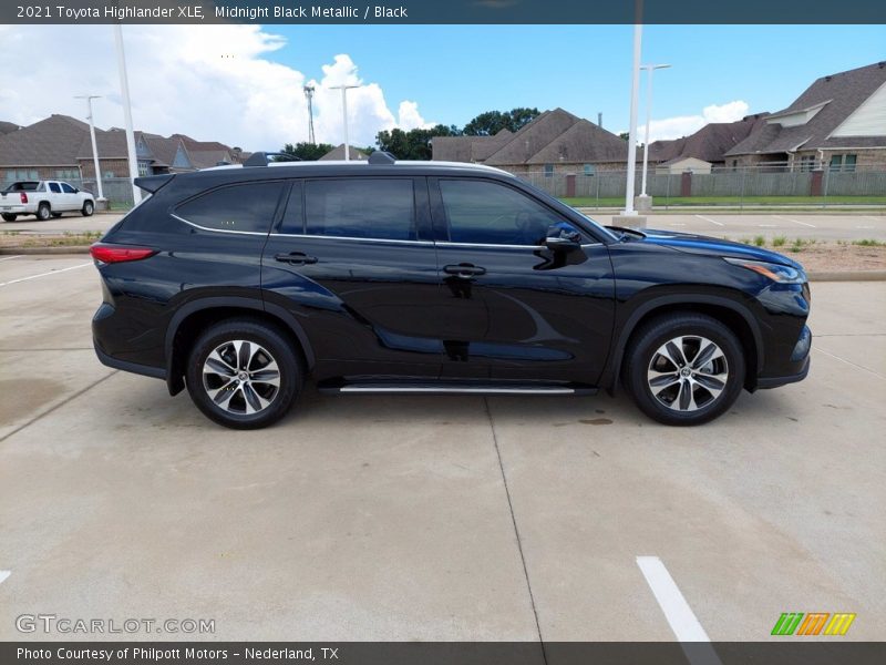 Midnight Black Metallic / Black 2021 Toyota Highlander XLE