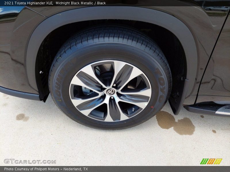 Midnight Black Metallic / Black 2021 Toyota Highlander XLE