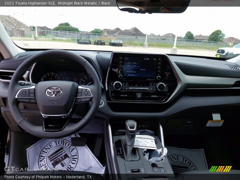 Midnight Black Metallic / Black 2021 Toyota Highlander XLE