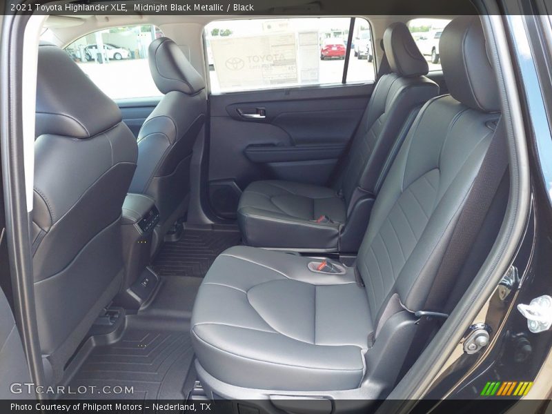 Midnight Black Metallic / Black 2021 Toyota Highlander XLE