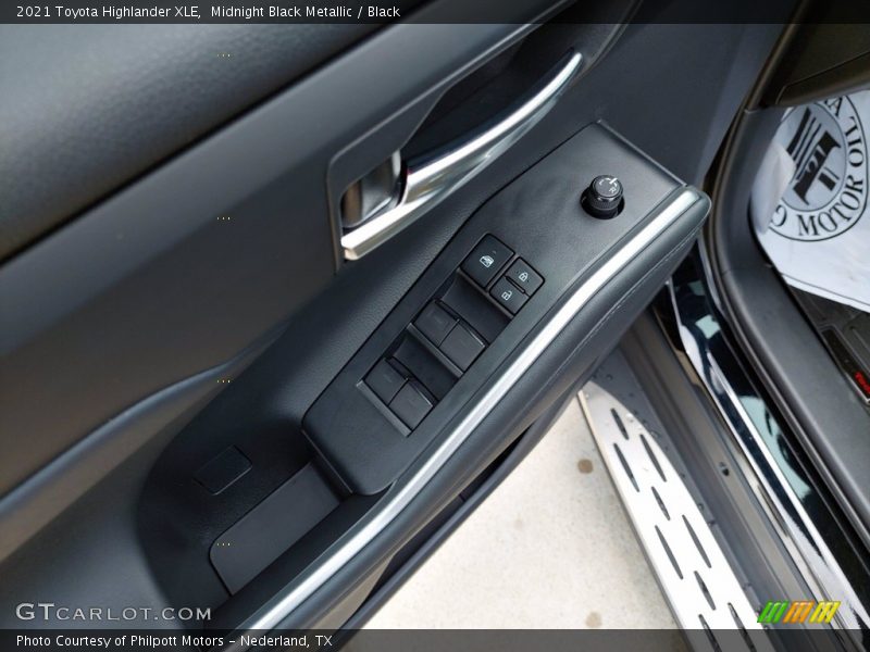 Midnight Black Metallic / Black 2021 Toyota Highlander XLE