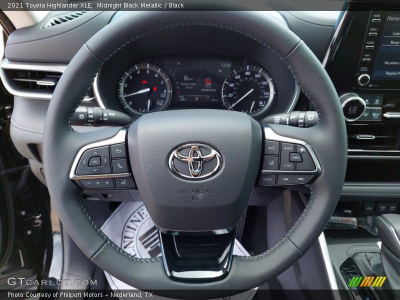 Midnight Black Metallic / Black 2021 Toyota Highlander XLE