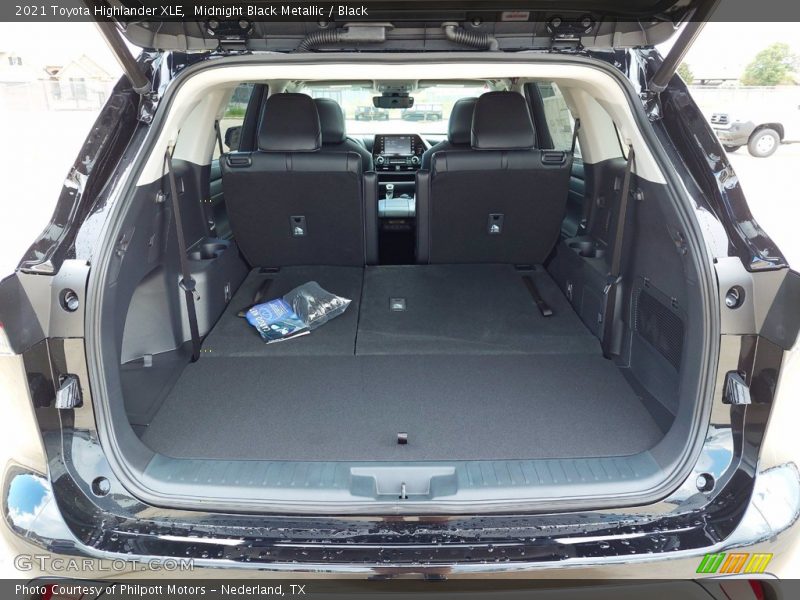 Midnight Black Metallic / Black 2021 Toyota Highlander XLE