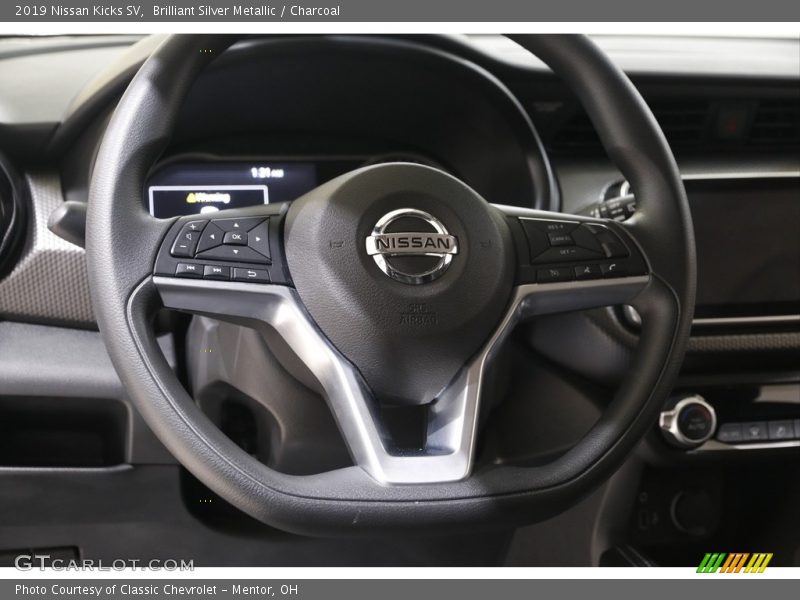Brilliant Silver Metallic / Charcoal 2019 Nissan Kicks SV