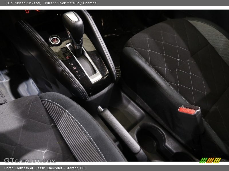 Brilliant Silver Metallic / Charcoal 2019 Nissan Kicks SV