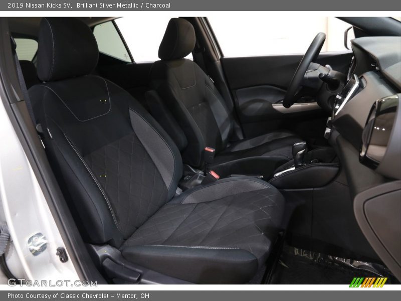 Brilliant Silver Metallic / Charcoal 2019 Nissan Kicks SV