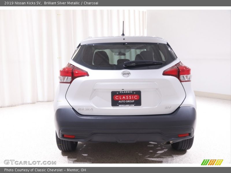 Brilliant Silver Metallic / Charcoal 2019 Nissan Kicks SV